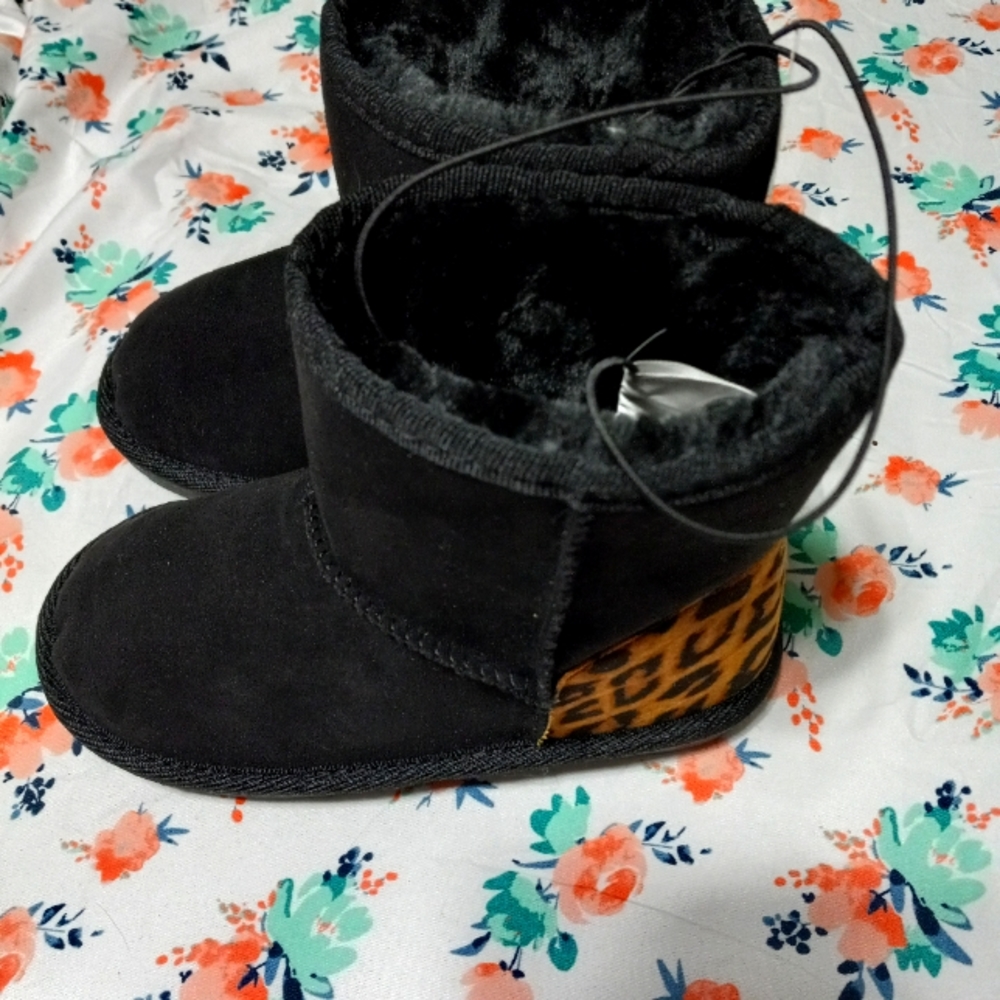 Lily & Dan Fuzzy Boots